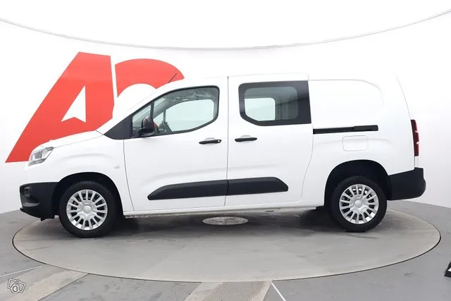 Toyota Proace Active L2 1,5D 100 5ov 2510 - ALV 24% / Webasto / Vanerointi / Kahdet renkaat Image 2